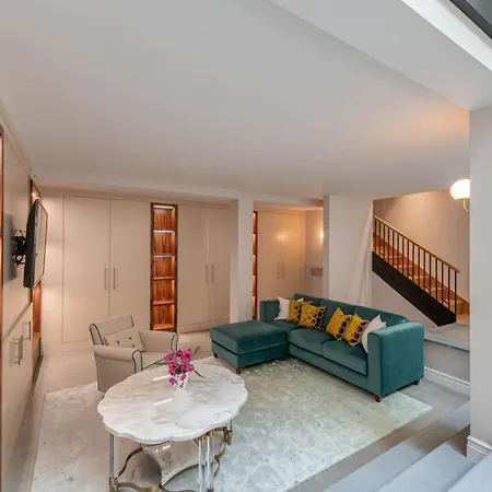 アパート Duomo Penthouse Luxury In By Palazzo Pazzi Vitali フィレンツェ